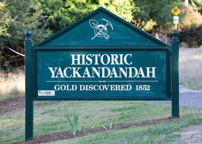contact - Yackandandah historic sign